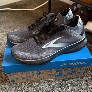 brand new men’s brooks